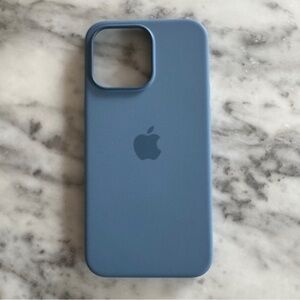 🏝️Apple case for 15 pro Max silicone not in box but looks new! No dents